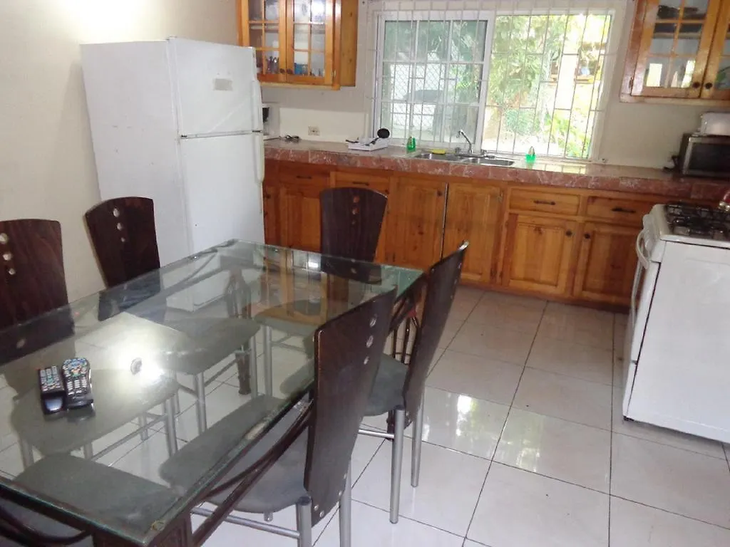 Bethel Court Guesthouse Montego Bay 2*,  Jamajka